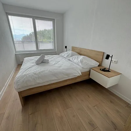 Lesna 3, Apartmán *